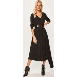 Silvian Heach - Sukienka. Czarne sukienki damskie Silvian Heach, l, bez wzorów, z materiału, casualowe, bez kołnierzyka, bez ramiączek. Za 799.90 zł.