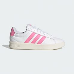 Buty Grand Court 3.0. Białe obuwie sportowe damskie Adidas, bez wzorów. Za 349.00 zł.