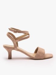 Beżowe sandały ze skóry welurowej. Brązowe sandały damskie Ryłko, bez wzorów, z gumy, bez obcasa, na obcasie, bez zapięcia. Za 399.99 zł.