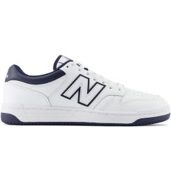 Buty unisex New Balance BB480LWN – białe. Białe buty sportowe męskie New Balance, z dresówki, bez zapięcia, trekkingowe. Za 249.99 zł.