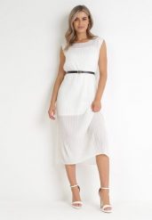 Biała Plisowana Sukienka Midi z Paskiem z Imitacji Skóry Sharia. Białe sukienki damskie Born2be, l, bez wzorów, ze skóry, eleganckie, bez kołnierzyka, bez ramiączek, midi. Za 139.99 zł.
