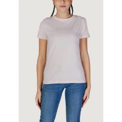 Koszulka crop top Kobieta GUESS ACTIVE BRIANA SS. Czerwone t-shirty damskie Guess Active, z aplikacjami, bez kołnierzyka. W wyprzedaży za 171.50 zł.