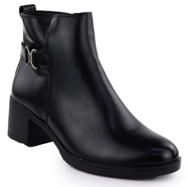 Skórzane botki damskie na klocku czarne T.Sokolski Z25-218. Czarne botki damskie T.Sokolski, ze skóry, bez obcasa, bez zapięcia. Za 219.99 zł.
