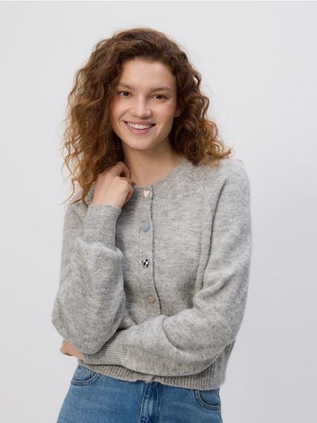 Kardigan z ozdobnymi guzikami - jasnoszary. Szare kardigany damskie Reserved, l, bez wzorów, z dzianiny. Za 129.99 zł.