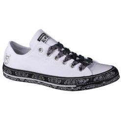 Buty do chodzenia damskie, Converse X Miley Cyrus Chuck Taylor All Star. Białe obuwie sportowe damskie Converse, bez wzorów, trekkingowe. W wyprzedaży za 198.20 zł.