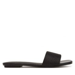 Klapki Calvin Klein. Czarne klapki damskie Calvin Klein, bez wzorów, bez obcasa. Za 209.99 zł.