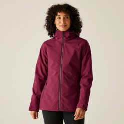 Kurtka zimowa damska 3 w 1 Coriver. Czerwone kurtki damskie Regatta, na zimę, bez wzorów, z puchu, bez kaptura, trekkingowe. W wyprzedaży za 399.99 zł.
