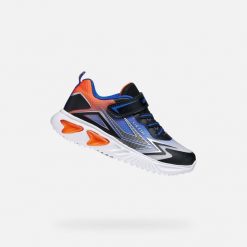 Sneakersy dla chłopców Geox Assister. Brązowe trampki i tenisówki chłopięce Geox, bez wzorów, z materiału, sportowe, bez zapięcia. Za 255.50 zł.