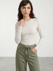 Bawełniana koszulka slim fit z długim rękawem - kremowy. Białe t-shirty damskie Sinsay, l, bez wzorów, z bawełny, bez kołnierzyka. Za 19.99 zł.