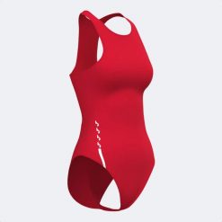 Dziewczęcy jednoczęściowy kostium kąpielowy Joma Shark III. Czerwone kostiumy jednoczęściowe damskie Joma, bez wzorów, z materiału. Za 317.50 zł.