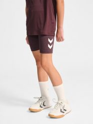 Spodenki dziewczęce z logo Hummel. Czerwone spodenki dla dziewczynek Hummel, bez wzorów, z bawełny, młodzieżowe. Za 95.00 zł.