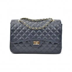 Skórzana torebka w kolorze niebieskim - (S)33 x (W)22 cm. Niebieskie torby na ramię damskie Akcesoria na sylwestrową noc. W wyprzedaży za 369.95 zł.