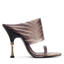 Klapki Just Cavalli. Brązowe klapki damskie Just Cavalli, bez wzorów, bez obcasa. Za 959.99 zł.