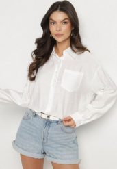 Biała Wiskozowa Koszula Ozdobiona Kieszonką Dovesse. Białe bluzki damskie Born2be, m, bez wzorów, z jeansu, eleganckie, bez kołnierzyka, bez ramiączek. Za 69.99 zł.