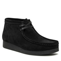 Botki Clarks. Czarne botki damskie Clarks, bez obcasa, na płaskiej podeszwie, bez zapięcia. Za 519.99 zł.