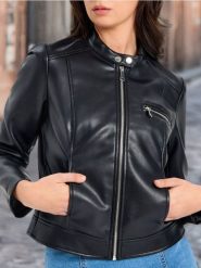 Kurtka biker z imitacji skóry - czarny. Czarne kurtki damskie Sinsay, l, bez wzorów, ze skóry, bez kaptura. Za 79.99 zł.