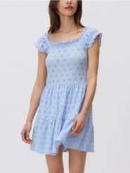 Ażurowa sukienka mini - jasnoniebieski. Niebieskie sukienki damskie Reserved, l, w ażurowe wzory, z dzianiny, bez kołnierzyka, bez ramiączek, mini. W wyprzedaży za 49.99 zł.