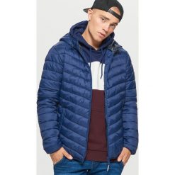 Pikowana kurtka z kapturem - Granatowy. Kurtki damskie marki Cropp. Za 99.99 zł.