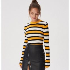 Dopasowany sweter w paski - Żółty. Żółte swetry damskie Sinsay, l, bez wzorów, bez kołnierzyka, bez ramiączek, bez kaptura. Za 49.99 zł.