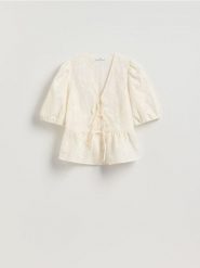 Bluzka z wiązaniami - kremowy. Białe bluzki damskie Reserved, l, bez wzorów, z tkaniny, bez kołnierzyka, bez ramiączek. Za 139.99 zł.