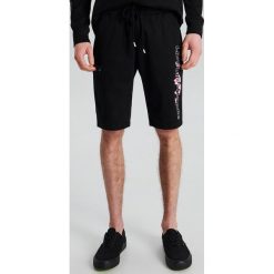 Szorty z kolekcji Cherry Blossom - Czarny. Szorty męskie marki Cropp. Za 89.99 zł.