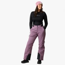 Spodnie narciarskie damskie wodoodporne wiatroszczelne oddychające Cervinia II. Fioletowe spodnie materiałowe damskie SWEDEMOUNT, bez wzorów. W wyprzedaży za 447.00 zł.