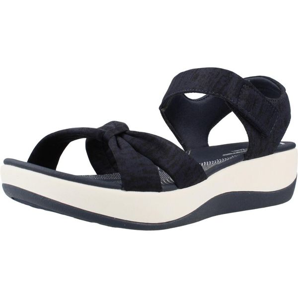 Sandały CLARKS ARLA SHORE Niebieski. Niebieskie sandały damskie Clarks, bez wzorów, z syntetyku, bez obcasa, bez zapięcia. Za 130.99 zł.