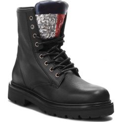 Botki TOMMY JEANS - Big Flag Sparkle Lac EN0EN00243 Black 990. Kozaki damskie marki Tommy Jeans. W wyprzedaży za 479.00 zł.