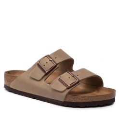 Klapki Birkenstock. Czarne klapki damskie Birkenstock, bez wzorów, bez obcasa. Za 466.99 zł.