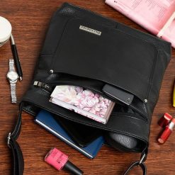 Czarna Beltimore duża damska torebka skórzana A4 pojemna 974. Czarne torebki do ręki damskie bez wzorów, duże, bez dodatków. Za 199.99 zł.