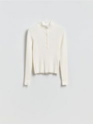 Bluzka ze stójką - kremowy. Białe bluzki damskie Reserved, l, bez wzorów, z dzianiny, bez kołnierzyka, bez ramiączek. Za 129.99 zł.