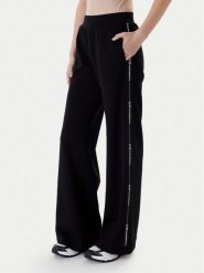 EA7 Emporio Armani Spodnie dresowe 7W000961 AF12501 UC001 Czarny Flared Fit. Czarne spodnie dresowe damskie EA7 Emporio Armani, xxl, bez wzorów, z dresówki. Za 609.99 zł.