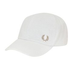 Czapka męska Fred Perry z oddychającego materiału, klasyczne logo, śnieżnobiała. Białe czapki i kapelusze męskie Fred Perry, bez wzorów, z bawełny, eleganckie. Za 364.75 zł.