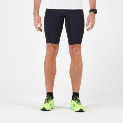 Legginsy do biegania krótkie męskie Kiprun. Czarne legginsy sportowe męskie KIPRUN, l, bez wzorów, z elastanu, krótkie, do biegania. Za 89.99 zł.