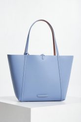 Torebka damska shopper ARMANI EXCHANGE. Plecaki damskie Armani Exchange, bez wzorów. W wyprzedaży za 531.75 zł.