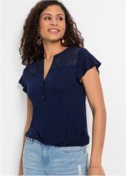 Shirt z dekoltem henley i koronką ze zrównoważonej wiskozy. Niebieskie bluzki damskie bonprix, bez wzorów, z koronki, bez kołnierzyka, bez ramiączek. Za 69.99 zł.