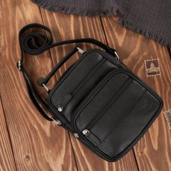 Saszetka męska na ramię skórzana elegancka do pracy praktyczna czarna Paolo Peruzzi T-128-BL. Czarne saszetki męskie z materiału, biznesowe, małe. Za 229.99 zł.