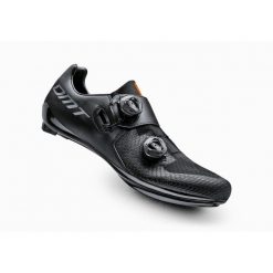 Buty szosowe męskie DMT SH1. Czarne buty sportowe męskie DMT, bez zapięcia, rowerowe. Za 1,201.30 zł.