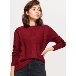 Sweter z warkoczowym splotem - Bordowy. Czerwone swetry damskie Cropp, ze splotem. Za 49.99 zł.