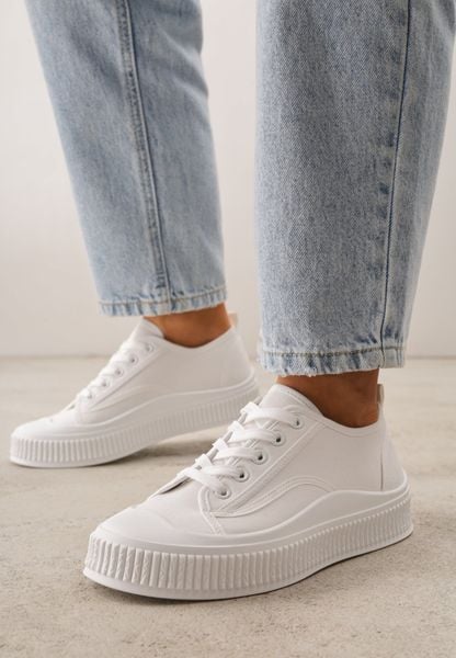 Białe Basicowe Trampki z Podeszwą ze Żłobieniami Laurinatea. Białe trampki i tenisówki damskie Born2be, bez wzorów, z jeansu, eleganckie, bez zapięcia. Za 59.99 zł.
