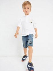 Mayoral Szorty jeansowe 3228 Niebieski Regular Fit. Niebieskie szorty dla chłopców Mayoral, bez wzorów, z bawełny. Za 79.99 zł.