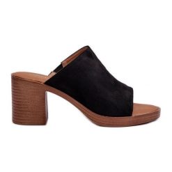 Eleganckie Lekkie Klapki Damskie Na Obcasie Czarne Varnila. Czarne klapki damskie bez wzorów, eleganckie, bez obcasa, na obcasie. Za 170.94 zł.