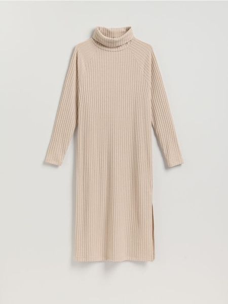 Dzianinowa sukienka z golfem - kremowy. Białe sukienki damskie Reserved, na co dzień, l, bez wzorów, z dzianiny, bez kołnierzyka, bez ramiączek, mini, proste. Za 129.99 zł.