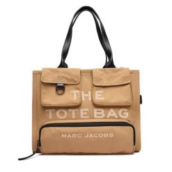 Torebka Marc Jacobs. Brązowe torebki do ręki damskie Marc Jacobs, bez wzorów, klasyczne, bez dodatków. Za 1,499.00 zł.