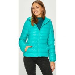 Answear - Kurtka. Czerwone kurtki damskie ANSWEAR, s, bez wzorów, z materiału, krótkie, z kapturem. W wyprzedaży za 119.90 zł.