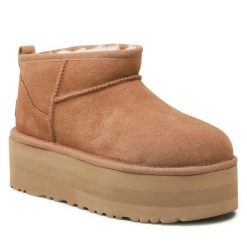 Śniegowce Ugg. Brązowe śniegowce i trapery damskie UGG. Za 819.99 zł.