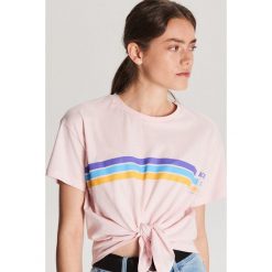Bluzka z wiązaniem - Różowy. Bluzki damskie Cropp. Za 39.99 zł.
