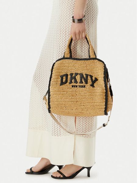 DKNY Torebka R61AYR57 Brązowy. Brązowe torebki do ręki damskie DKNY, bez wzorów, z syntetyku, bez dodatków. Za 534.99 zł.