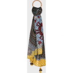Desigual - Szal. Szaliki i chusty damskie marki Desigual. W wyprzedaży za 99.90 zł.