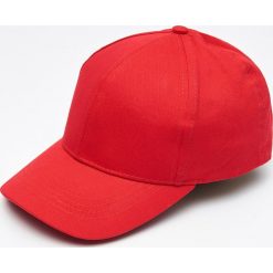 Czapka z daszkiem - Czerwony. Czapki i kapelusze damskie marki Cropp. Za 39.99 zł.